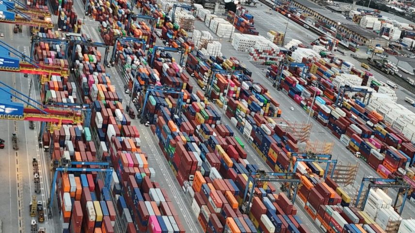 Imagem de drone do Porto de Santos (SP) — Foto: Reuters