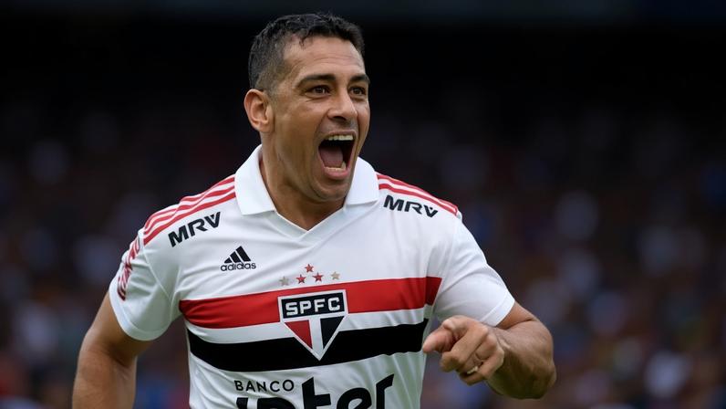 Diego Souza e Nenê comemoram um dos gols na grande vitória de virada do São Paulo sobre o Botafogo por 3 a 2, consolidando o excelente momento do time sob o comando de Diego Aguirre. (Thiago Ribeiro/AGIF/Lancepress)