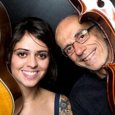 Ana Deriggi e Mario Manga tocam clássicos do rock no Pátio do Metrô São Bento