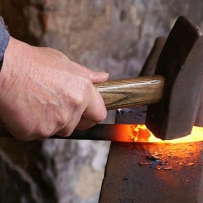 Significado de "o ferro afia o ferro" em Provérbios 27:17