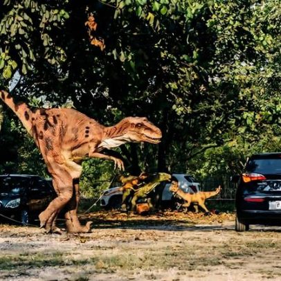 Safári de dinossauros robôs recria Jurassic Park ao ar livre em São Paulo