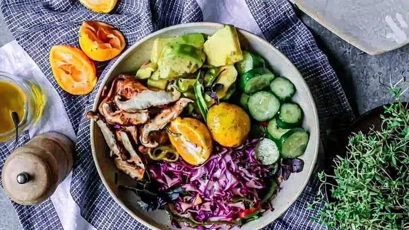 Receita de poke: 5 opções para fazer em casa (Foto: Divulgação) — Foto: Casa Vogue