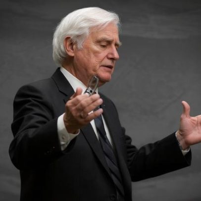 Ravi Zacharias ocultou fotos de mulheres e houve acusação de estupro