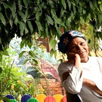Ex-faxineira de SP vira chefe de cozinha orgânica e líder comunitária