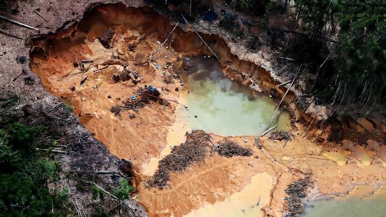 While Yanomami people were under attack by illegal gold miners with automatic weapons for the third time this week in northern Roraima state, Brazil’s Lower House approved a bill that exempts environmental impact assessments and licensing for development projects, further endangering the country’s ecosystems and traditional communities.