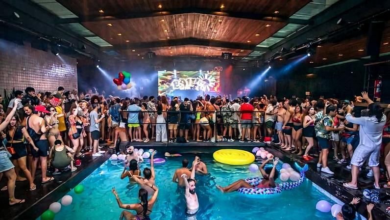 Edição na piscina da festa Primavera, Te Amo, em São Paulo