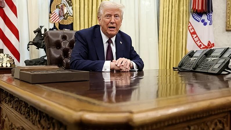Presidente dos EUA, Donald Trump, no Salão Oval da Casa Branca, em Washington