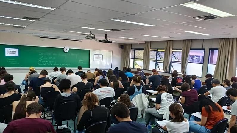 Candidatos fazem a primeira prova da segunda fase da Fuvest 2026