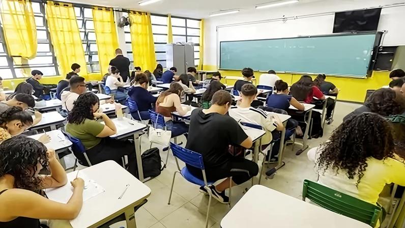 Saresp é aplicado a alunos das redes municipal e estadual de ensino de São Paulo em 2025