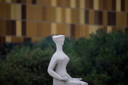 Estátua da Justiça em frente ao prédio do STF, em Brasília