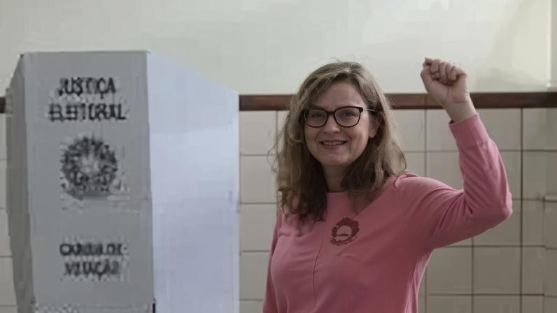 Sofia Manzano vota em Vitória da Conquista, na Bahia