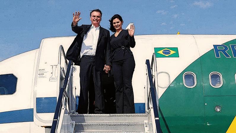 Jair Bolsonaro e Michelle Bolsonaro: ex-primeira-dama aposta na recuperação dos direitos políticos do marido até 2026. (Foto: Alan Santos/PR)