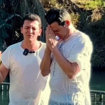 Celso Portiolli é batizado no Rio Jordão