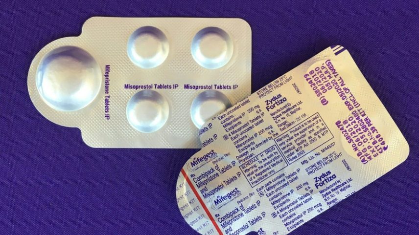 Da descoberta de propriedades abortivas à proibição: a trajetória do Cytotec, remédio que provoca o aborto de forma segura, no Brasil — Foto: Elisa Wells/Plan C/AFP/Getty Images