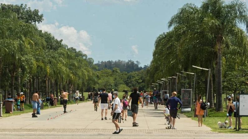 Movimentação no parque Villa-Lobos, região oeste de São Paulo