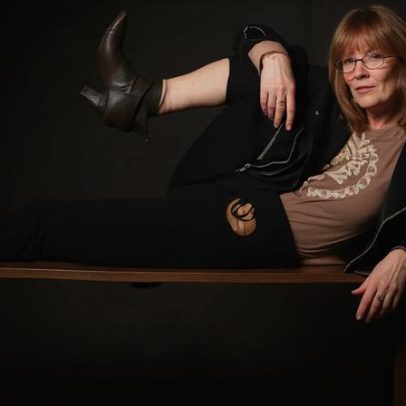 Rita Lee convida Raul Seixas para dançar em coluna de 1994