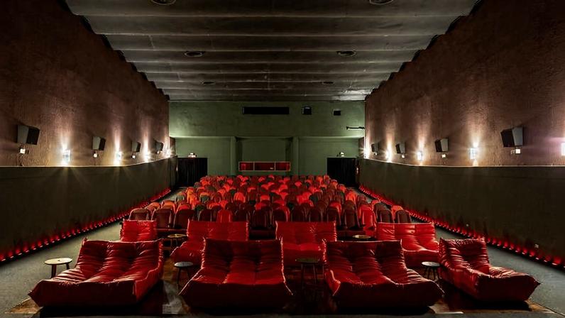 O cinema de rua Cinesala, localizado no bairro de Pinheiros, em São Paulo