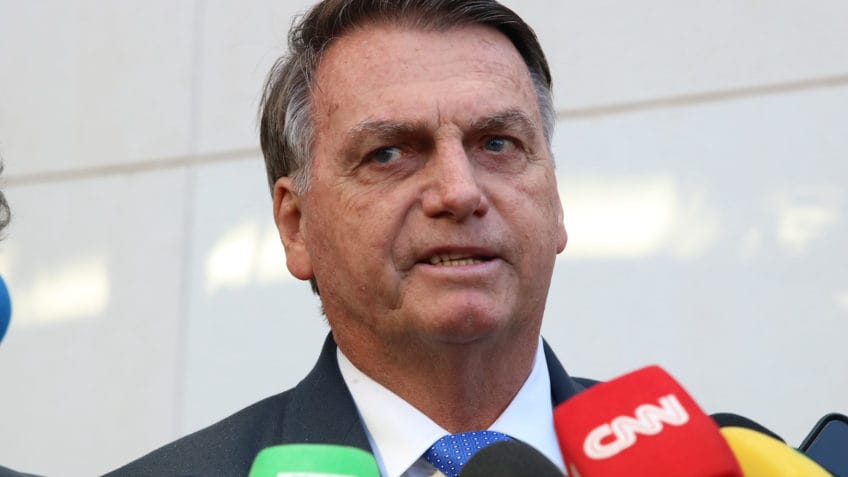 Defesa de Bolsonaro (foto) afirma que apresentará uma queixa-crime contra o hacker Walter Delgatti Netto pelo crime de calúnia