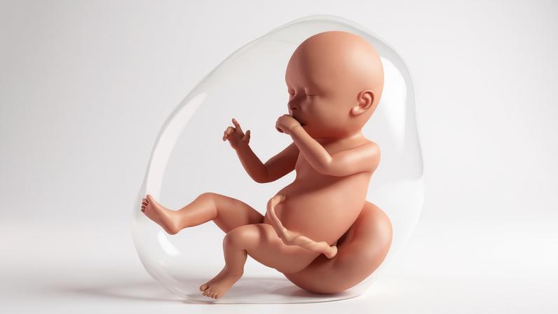 Com 41 semanas, o bem-estar fetal deve ser monitorado de perto. A equipe médica avalia a possibilidade de induzir o parto ou realizar uma cesariana — Foto: Getty Images