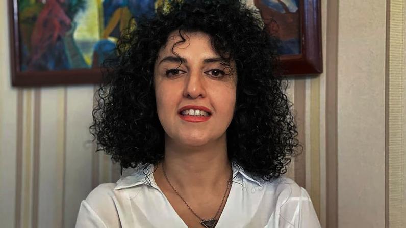 Narges Mohammadi durante uma licença da prisão no ano passado