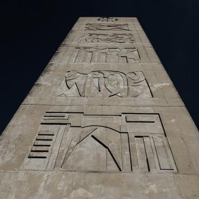 Torre do Relógio da USP comemora 50 anos com novas cores de iluminação