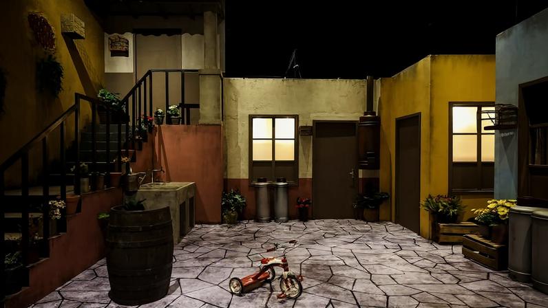 Pátio da Vila do chaves, montado na exposição em homenagem a Roberto Bolaños e aos 40 anos da estreia de Chaves no Brasil, no MIS Experience
