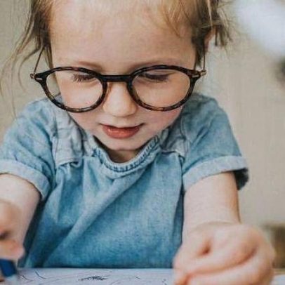 Escrita à mão beneficia o cérebro e ganha nova chance nas escolas