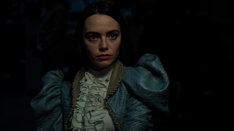 Emma Stone em cena do filme "Pobres Criaturas", de Yorgos Lanthimos