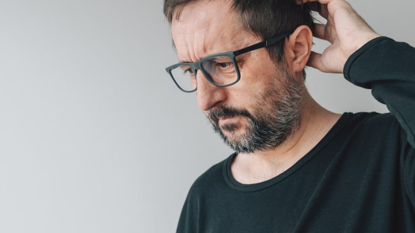 Quadro é de difícil diagnóstico porque pessoas tendem a normalizar lapsos de memória com o avançar da idade; mas episódios de esquecimento precisam ser investigados