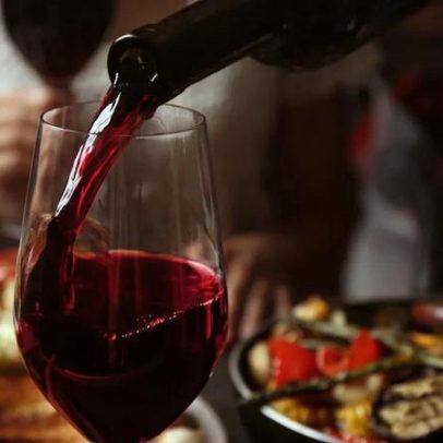 Como acertar a harmonização entre pratos e vinhos