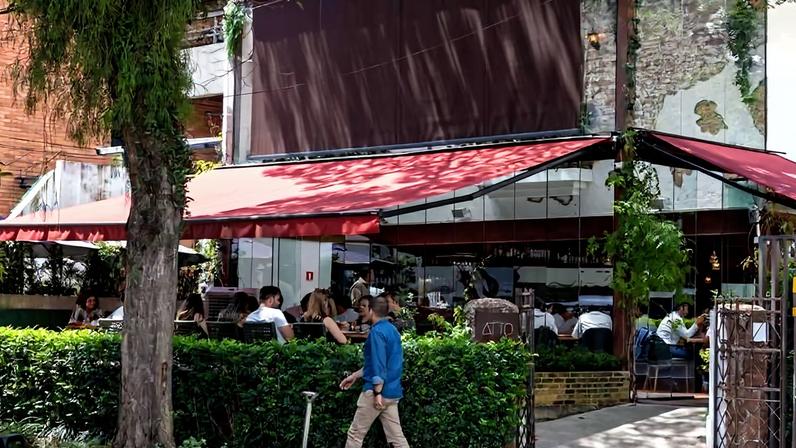 Fachada do restaurante Atto, na rua Pais de Araújo, no Itaim Bibi