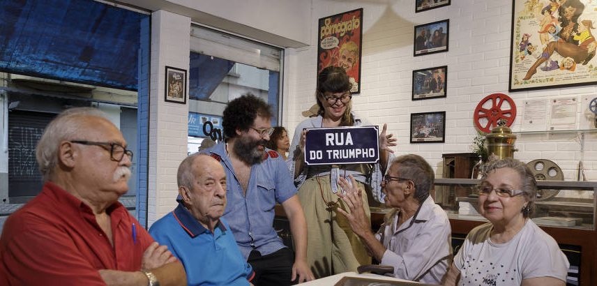 Da esq. para a dir., Virgílio Roveda, José Rima, Marcelo Colaiácovo, Renata Forato, Clery Cunha e Dalete Cunha, no bar Soberano, point do cinema da Boca do Lixo, que é reaberto na rua do Triunfo, no centro de São Paulo