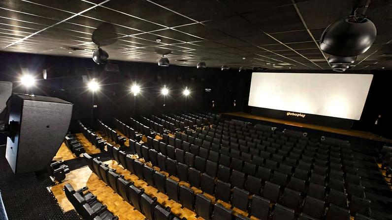 Caixa de som da sala 1 do Cine Marquise, equipada com Dolby Atmos