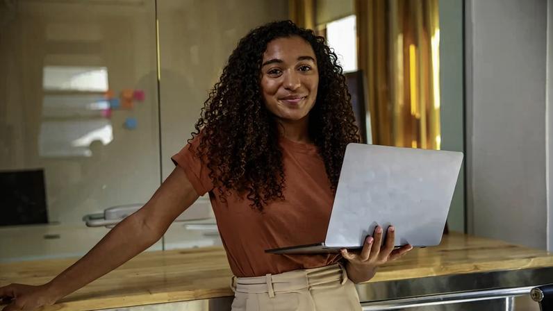 O seguro-desemprego foi criado em 1986 e visa cobrir o trabalhador no período de busca entre o antigo emprego e um novo posto de trabalho — Foto: Getty Images