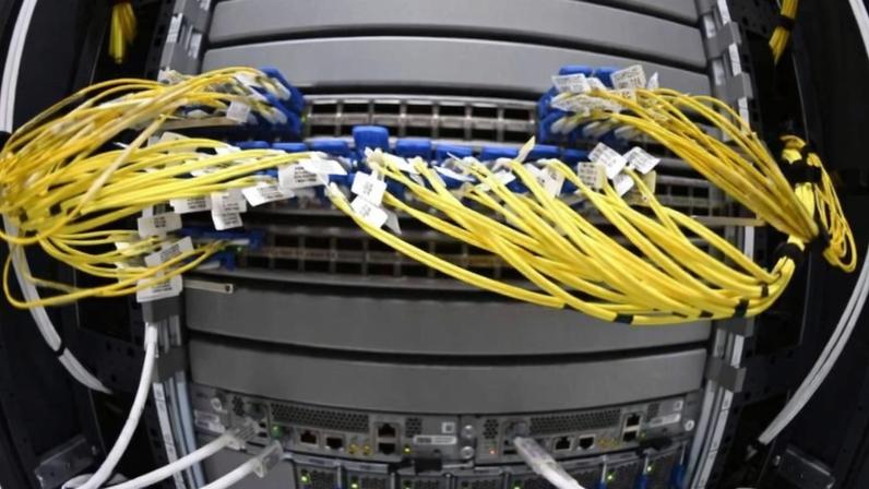 Data center é fundamental com o crescimento da inteligência artificial, mas demanda também muita energia e água