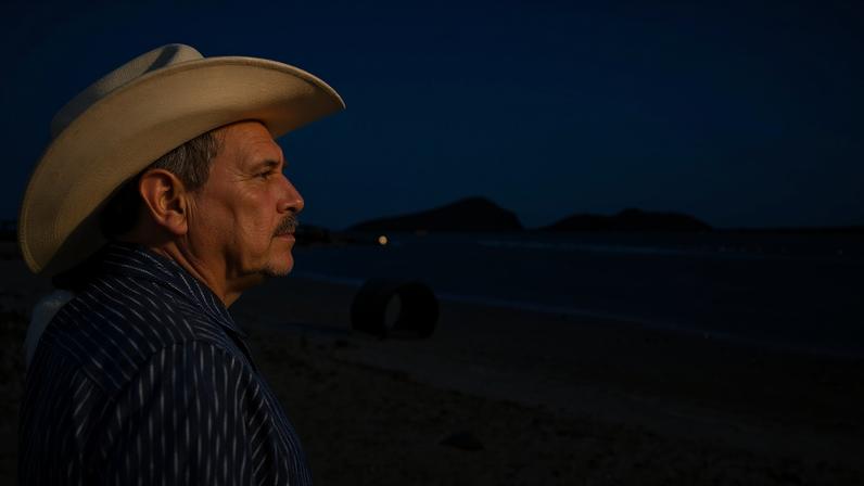 Mario Luna Romero points at one of the four sacred mountains that mark the boundaries of the ancestral Yaqui territory. Image by Abimael Ochoa Hernández for Mongabay.