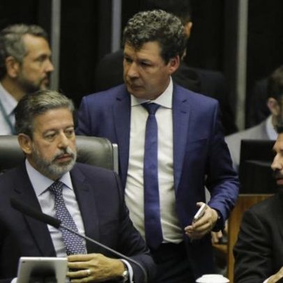 Lira mostra força e Câmara aprova primeiro PLP que regulamenta tributação
