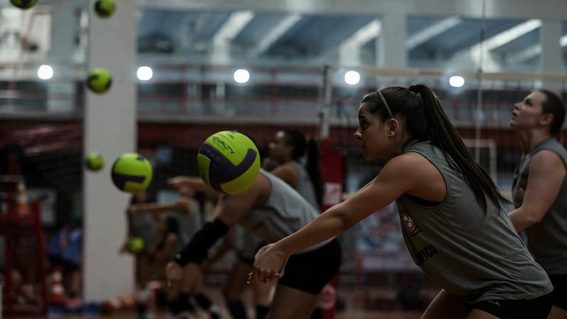 Treino gratuito de vôlei no Centro Olímpico de Treinamento e Pesquisa, no bairro do Ibirapuera.