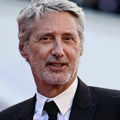 Antoine de Caunes revela cinco cuvées favoritas e que bebe apenas nas férias