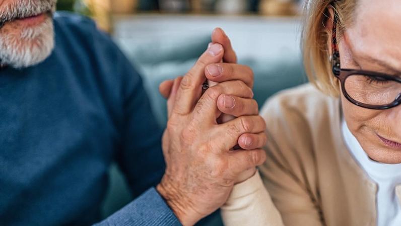 8 Tips for Navigating Holiday Stress as a Couple