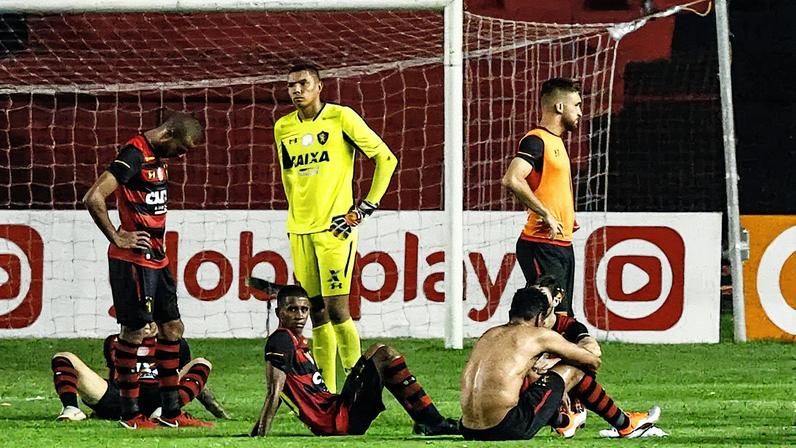 Clubes como América-MG, Vitória e Coritiba lideram o ranking de rebaixamentos da Série A para a Série B. (Foto: Paulo Paiva/AGIF)