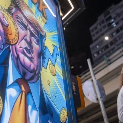 Bitcoin recua após rali com Trump sob cautela sobre o Fed