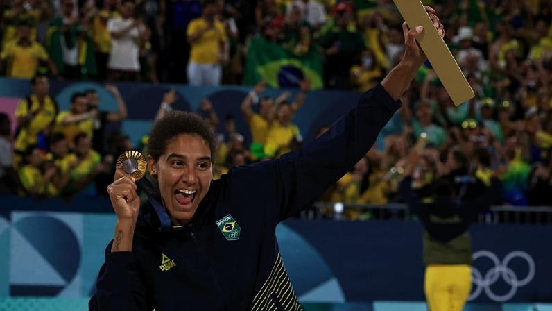 Ana Patrícia Ramos ganhou medalha de ouro com a dupla Duda