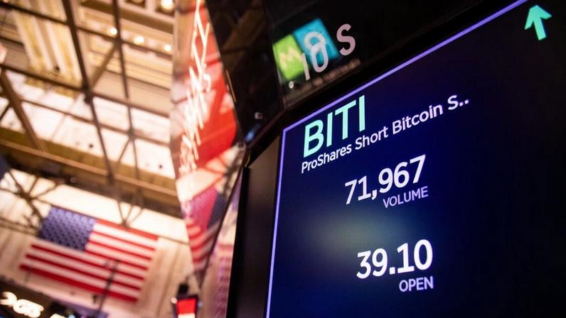 ETF ProShares Short Bitcoin Strategy na Bolsa de Nova York: aposta do mercado em novos produtos (Foto: Michael Nagle/Bloomberg)