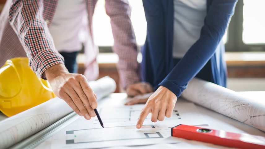 Reformas estruturais precisam de alvará para garantir segurança e conformidade com as normas municipais (Foto: scyther5/Thinkstock)