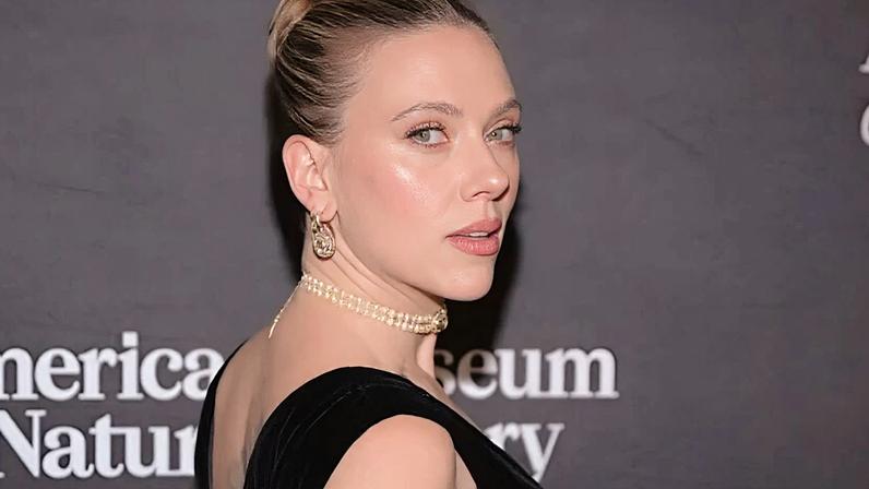 Scarlett Johansson usando Sabyasachi