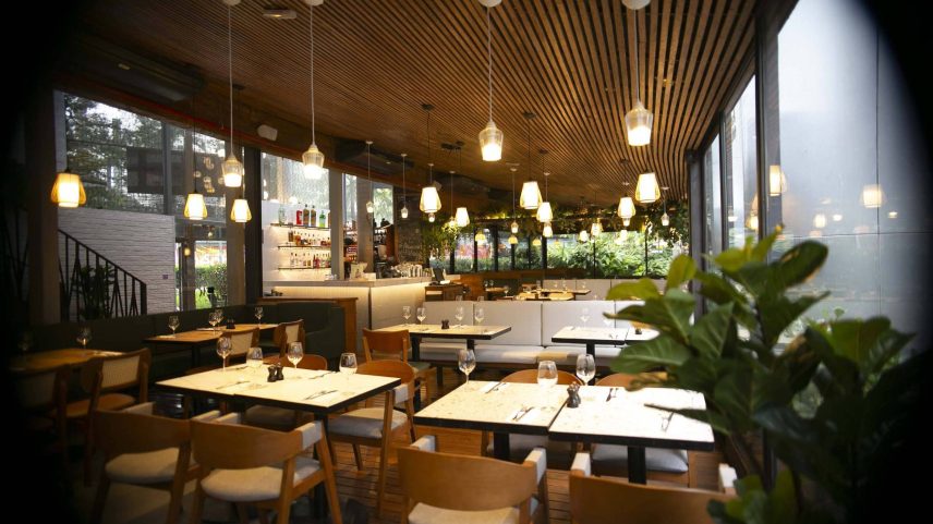 Ambiente do restaurante Jamie Oliver Kitchen, no Itaim Bibi