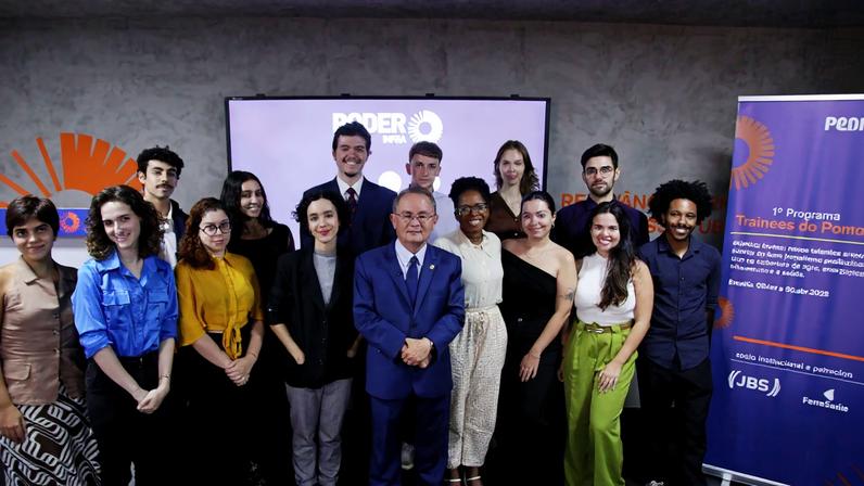 Zequinha Marinho e os jornalistas que participam do programa de trainees deste jornal digital
