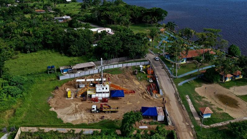 Vista aérea do sítio de perfuração do projeto TADP na Ilha de Marajó, no município de Bagre (PA) - Foto: Carlos Mazoca / IGC-USP
