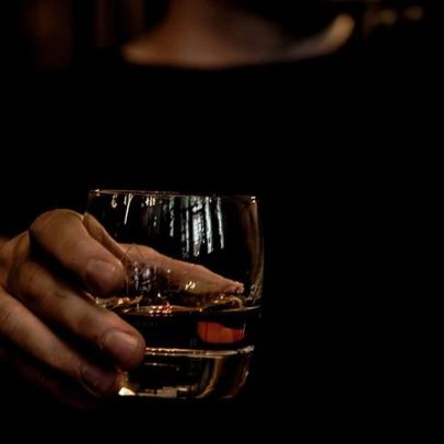 Álcool ligado a lesões cerebrais associadas à demência, aponta autópsia